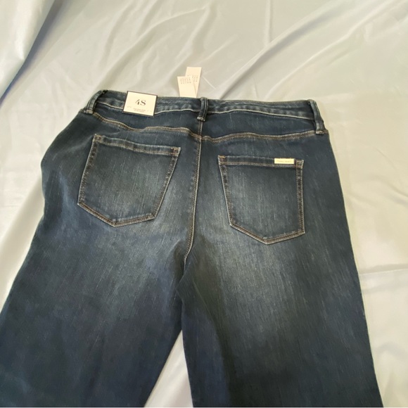 White House Black Market ,The Slim Crop sz4s  5 pocket mid rise jeans . NWT - Picture 2 of 6